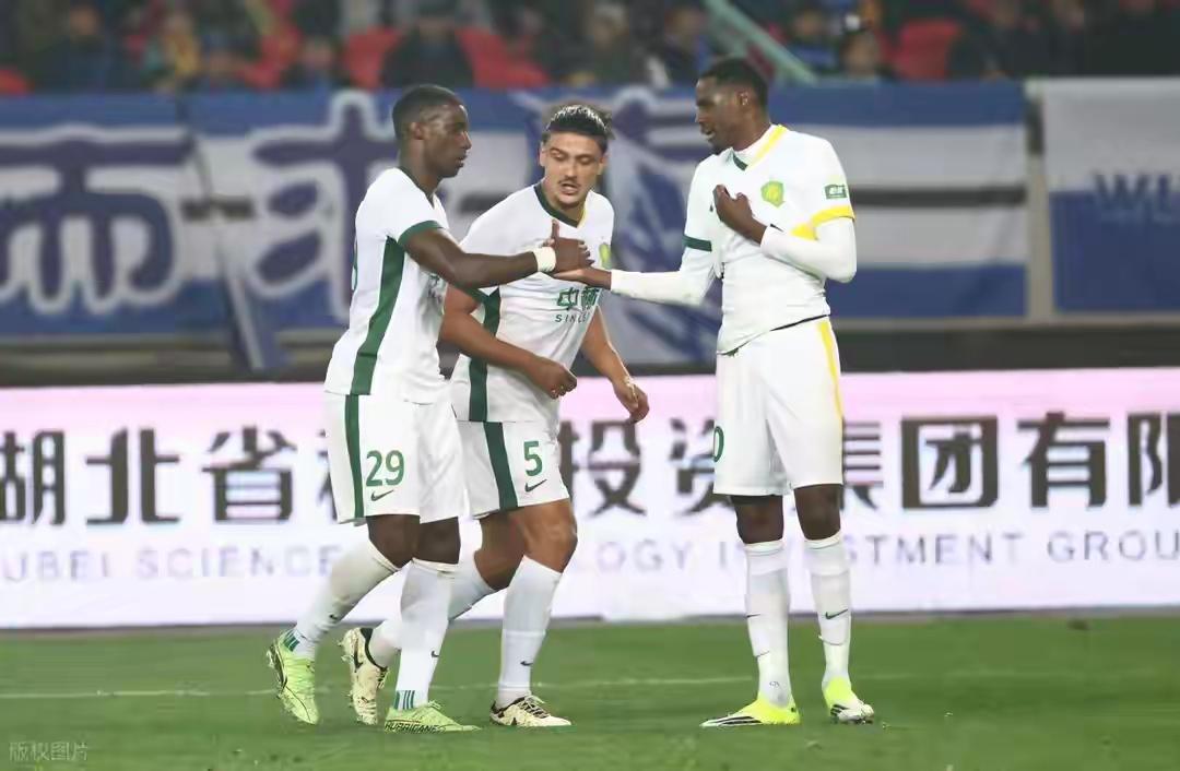 国安2-0武汉迎开门红，天才少年闪亮登场！

昨晚中超首轮最后一场球，北京国安客