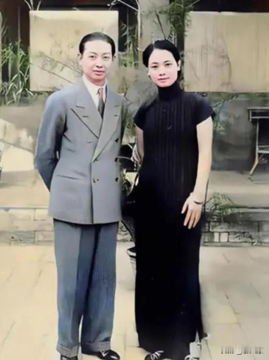 [微笑]1961年，京剧大师梅兰芳因病去世，周总理得知后立马安排国葬，夫人得知后