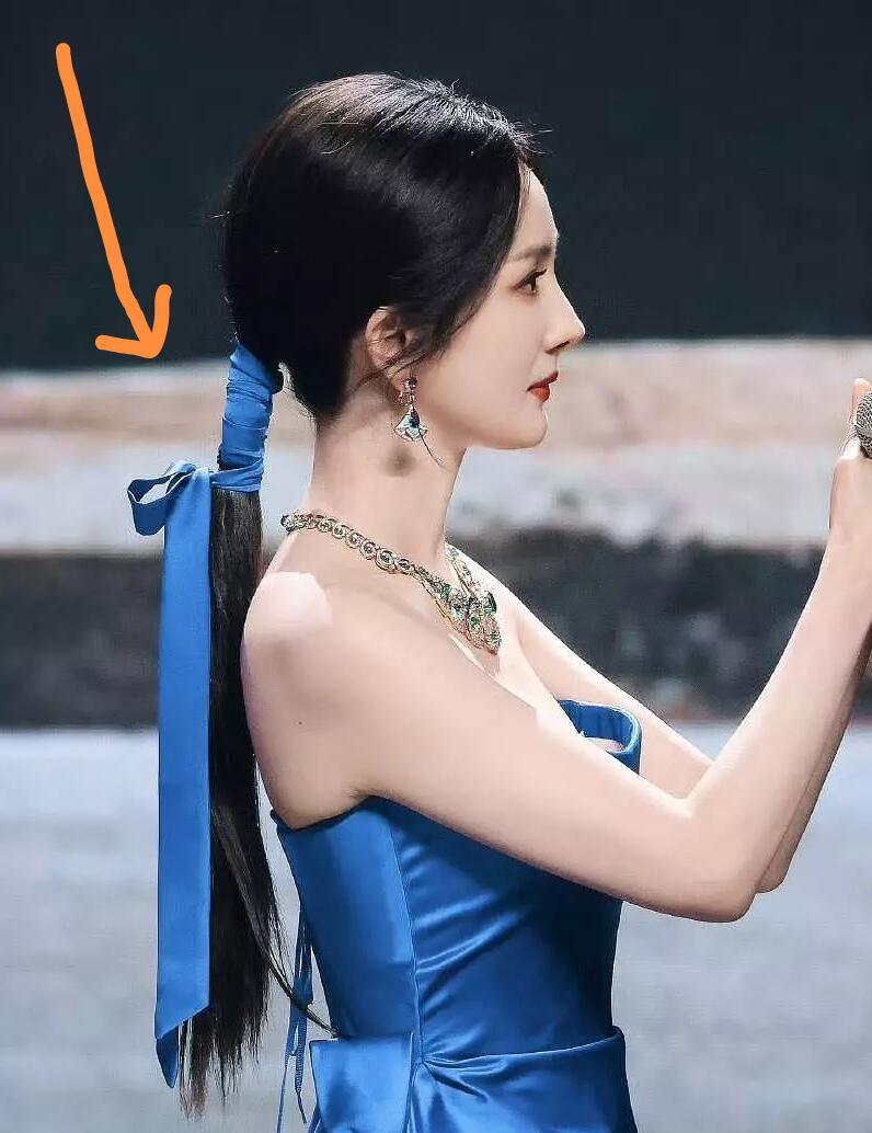 她这种马尾是怎么扎的啊？太显头型了吧！ ​​​