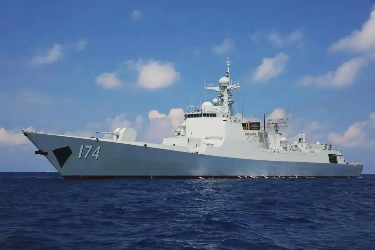 *2026年7月16日，根据日本方面的通报，中国海军一艘052D型导弹驱逐舰、一