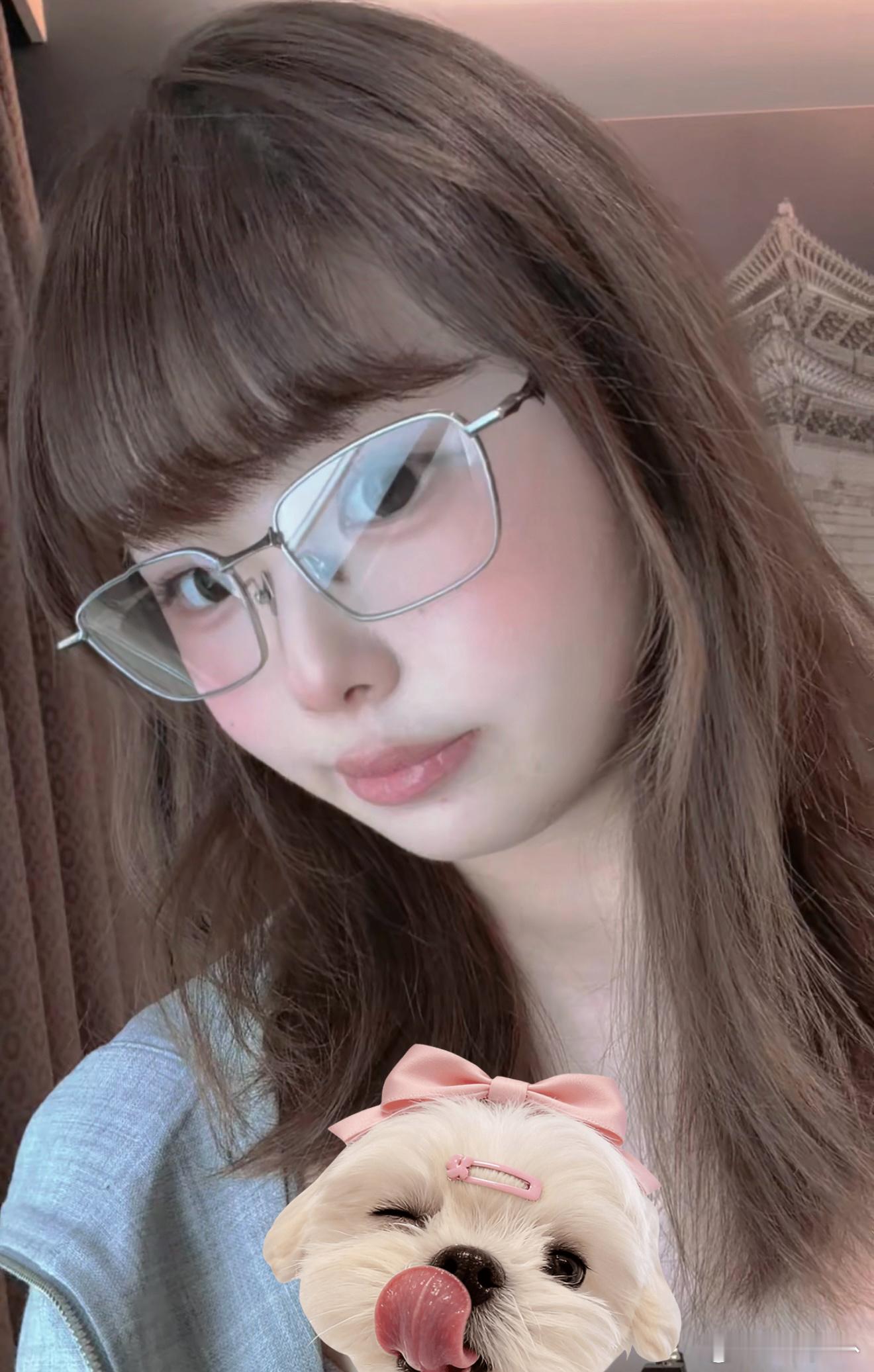 这幅眼镜太好看噜[期待]（美颜也牛[good][good] ​​​
