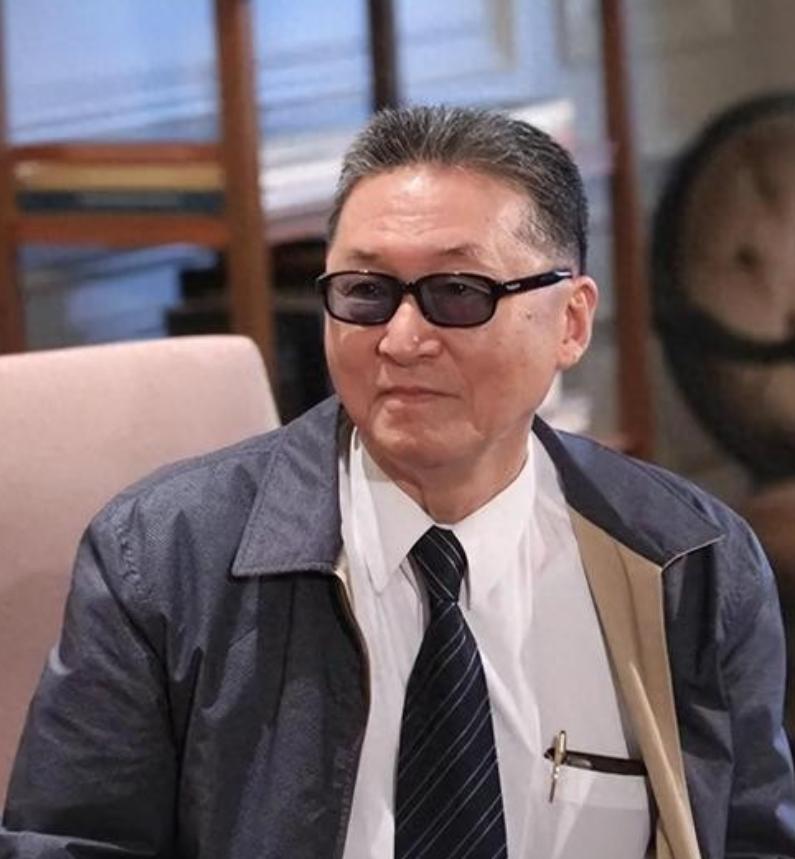 李敖给七个兄弟姐妹打电话，七个全拒绝了。最后一个弟弟在加拿大说走不开。李敖挂了电