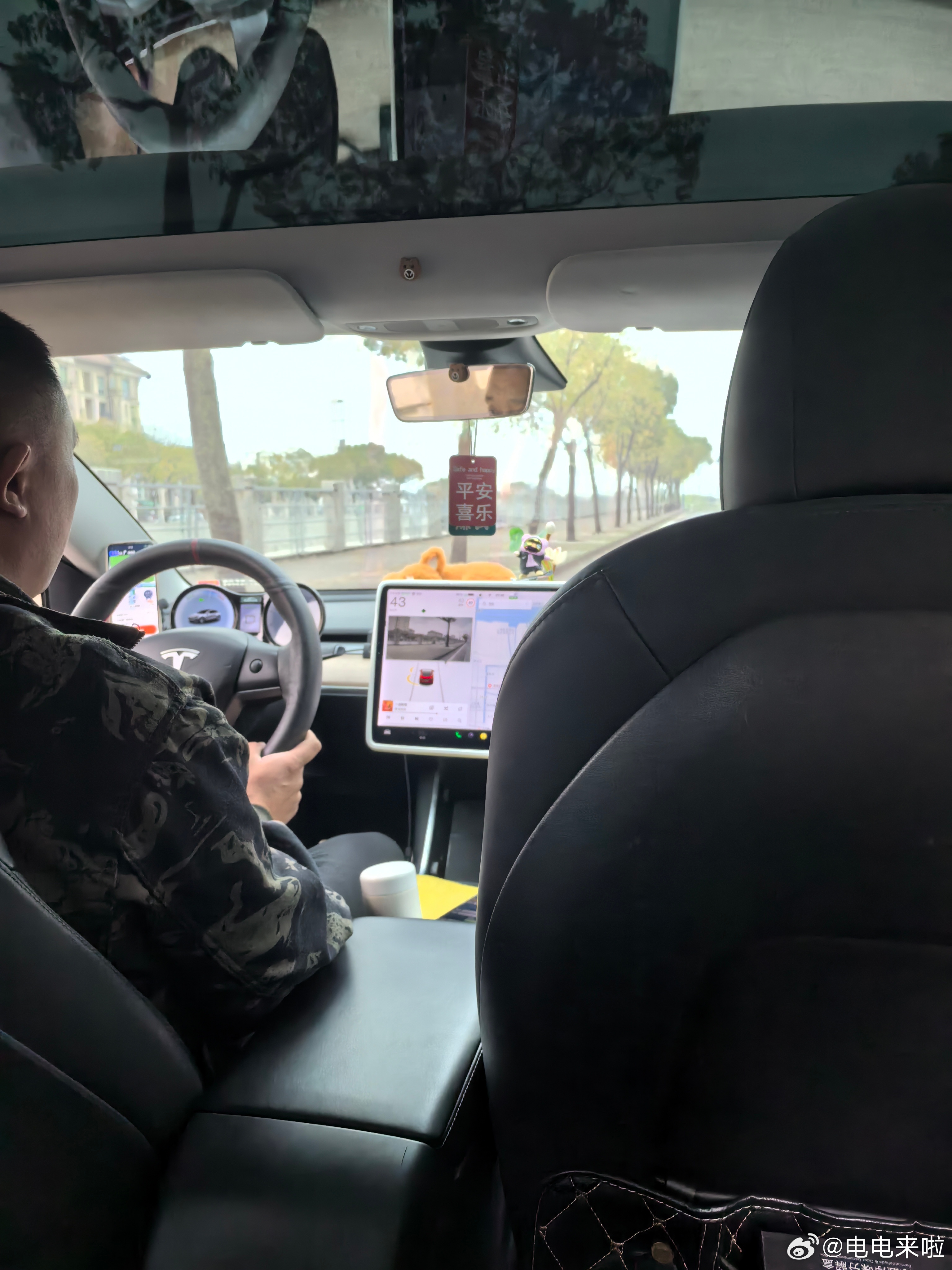 今天出差打车去市域铁，密码的竟然打到Model 3，要不是赶时间第一时间就取消换