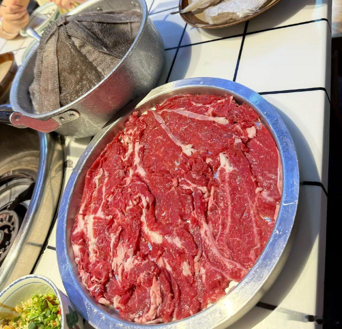 馋了好久，终于吃上立秋的第一顿火锅🍲……再逛逛江边，如此美好的景色⚡⚡ 