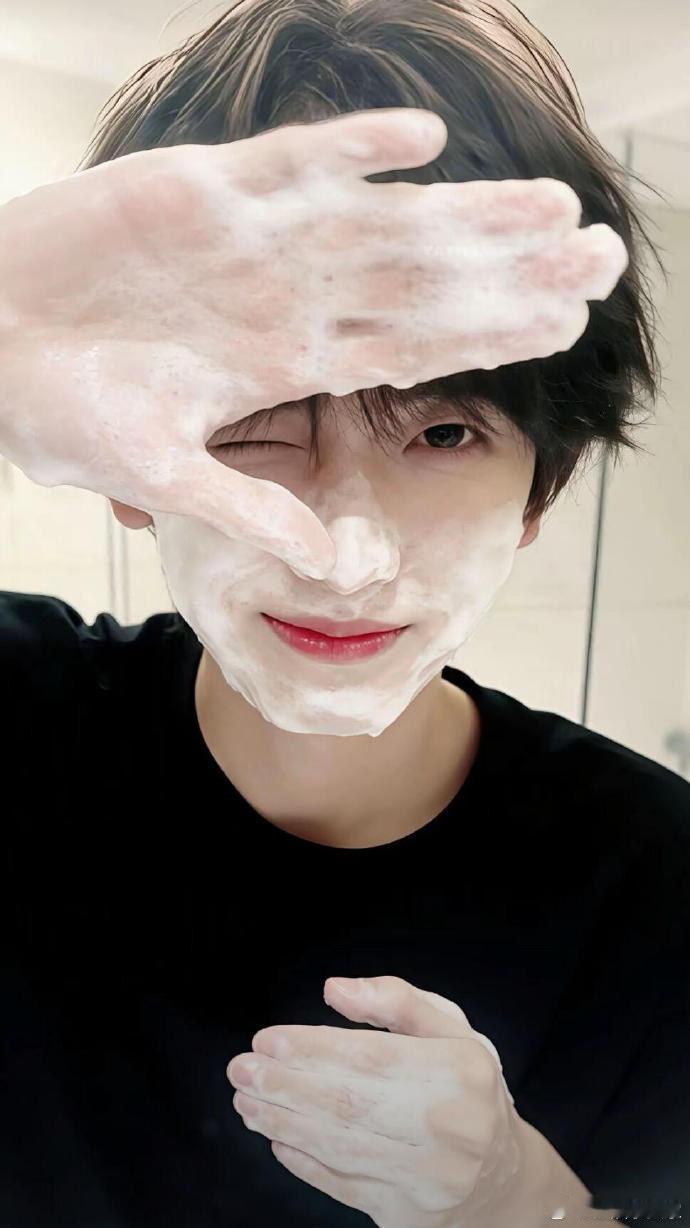 杨博文数据组发律师函杨博文数据组回应左奇函数据组全程吃瓜看得眼花缭乱，左奇函先一