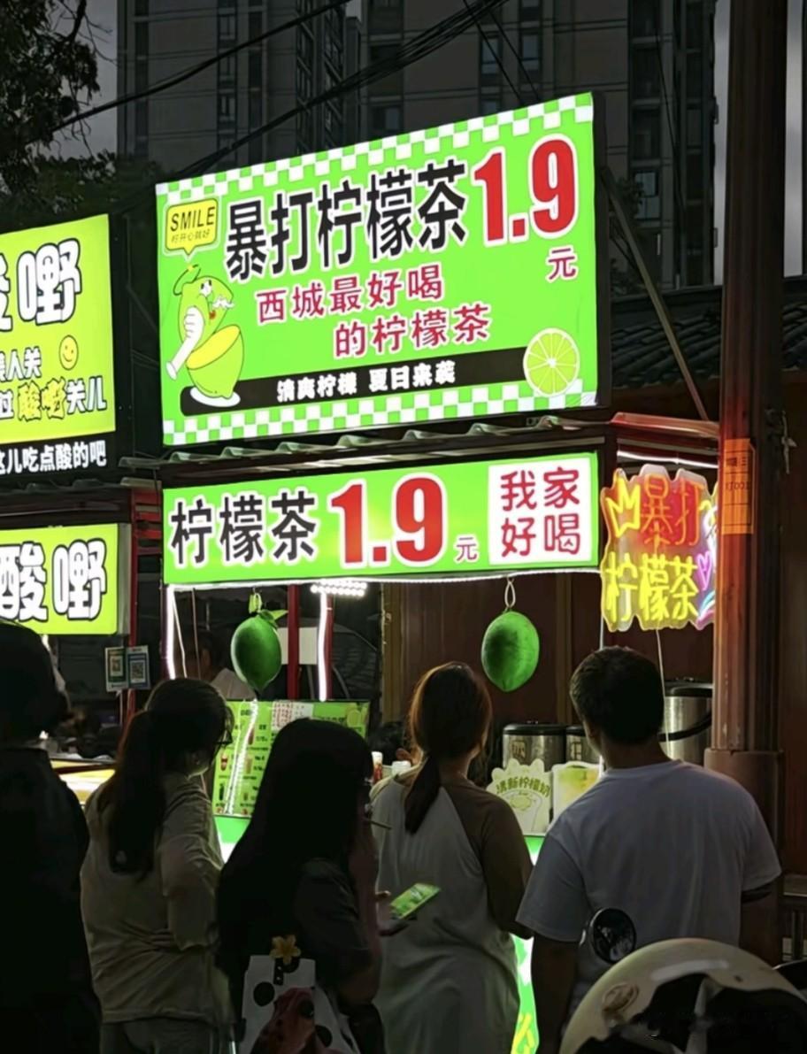 我看有人发视频，自己明明是本科学历，但进厂就说自己是大专、摇奶茶也说自己是大专，