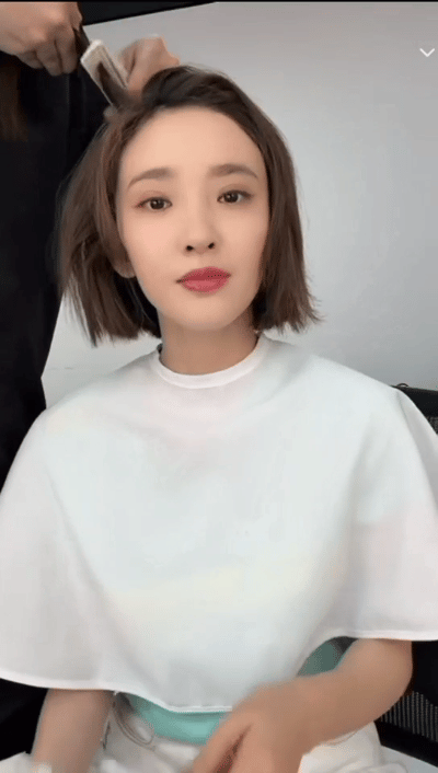 唐艺昕一口气唱了在浪姐的所有歌曲 唐艺昕在直播间带着大家复习了一遍她的成长路线。