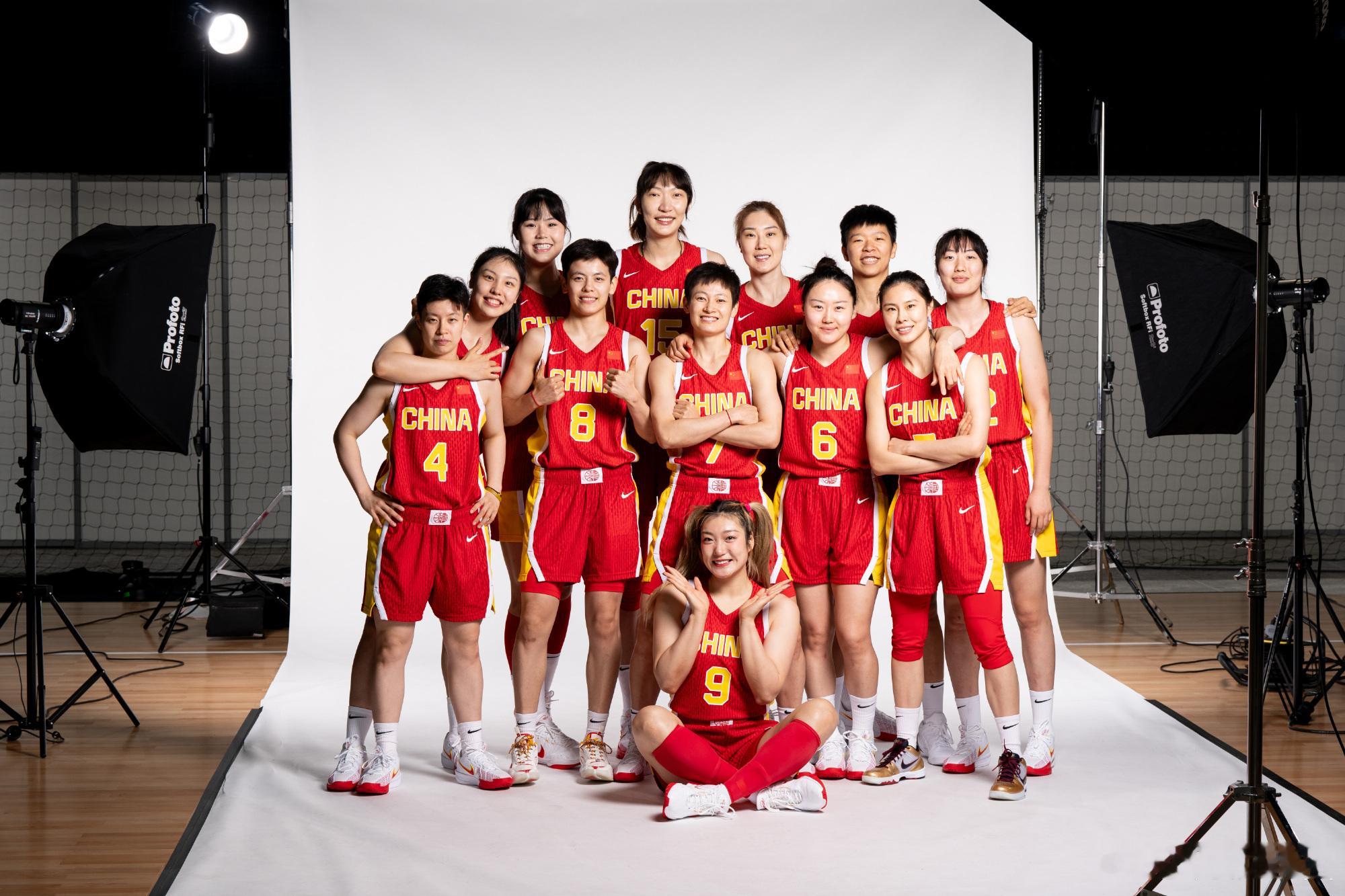 #中国女篮全力出击# 不畏强手，勇于亮剑！中国女篮在巴黎的每一刻，都是对篮球精神