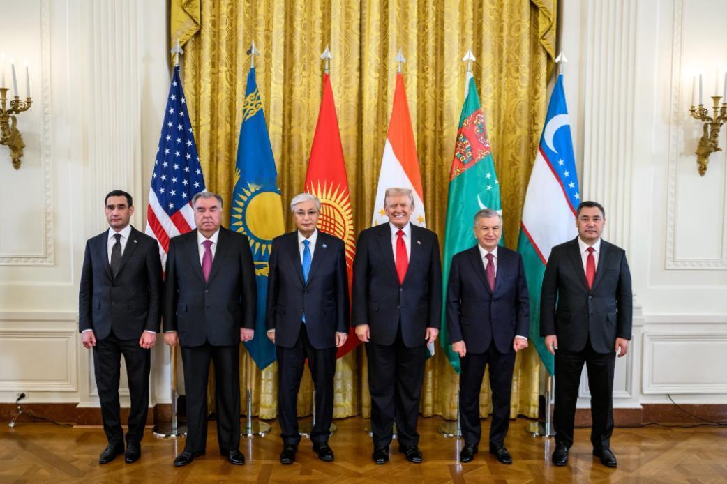 高市早苗在下一盘大棋，她打算邀请中亚五国去东京谈合作。但截止到11月29日，哈萨