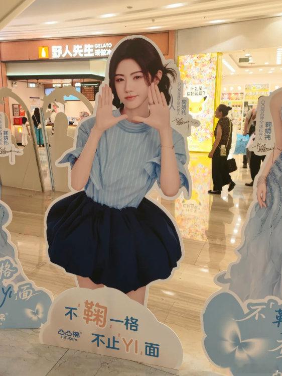 桑拿天用姨妈巾真的遭罪，现在用这个又闷又容易卷边，走两步就移位，无语呀。前几天超