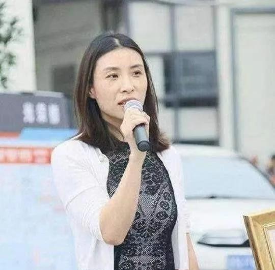 1998年底，申通快递创始人聂腾飞车祸身亡。14年后，妻子嫁给了司机，同时她套现