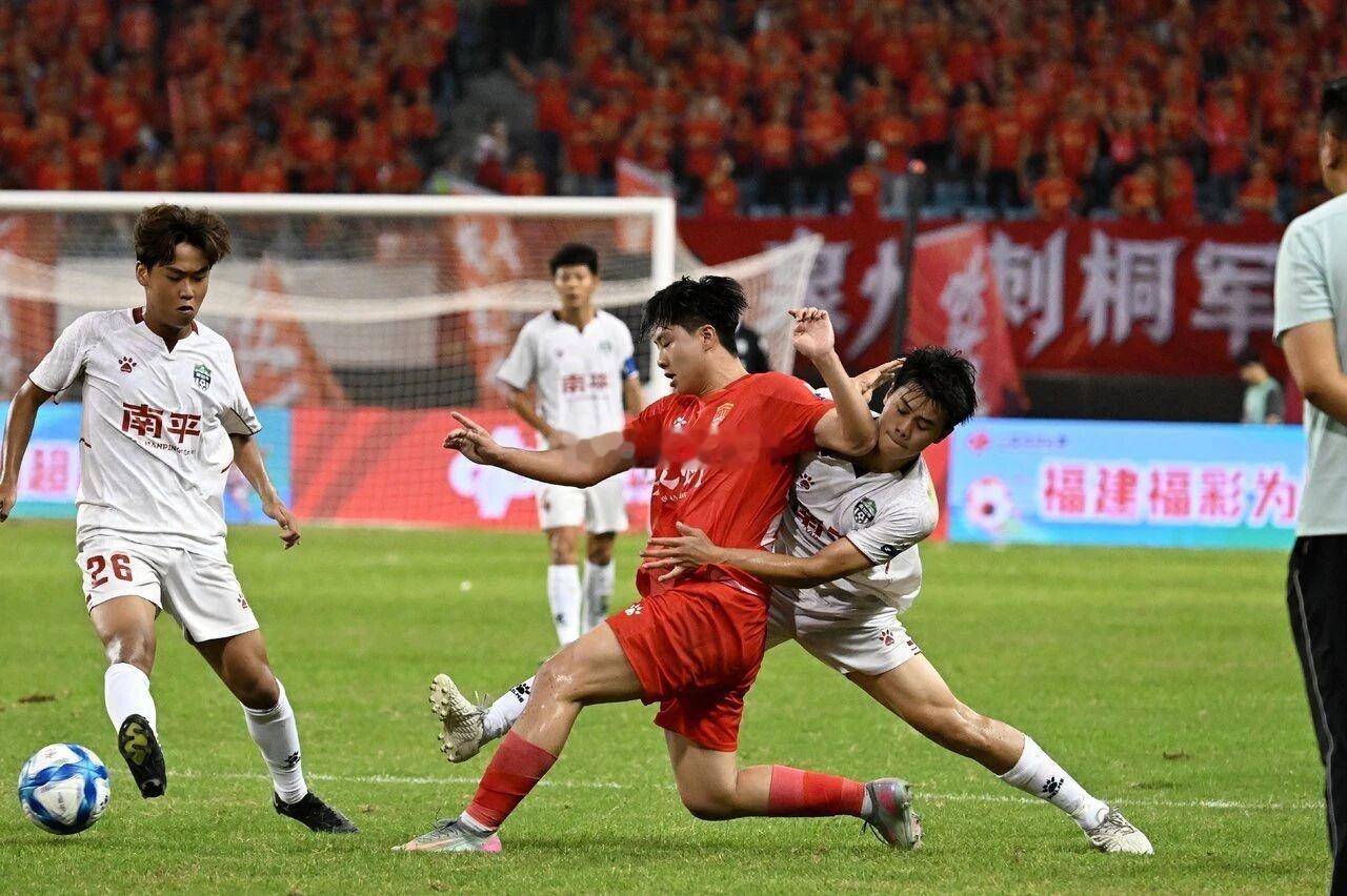 福建：严把“闽超”参赛球员审核关，防止盲目追求成绩，严控财政资金投入，确保赛事回
