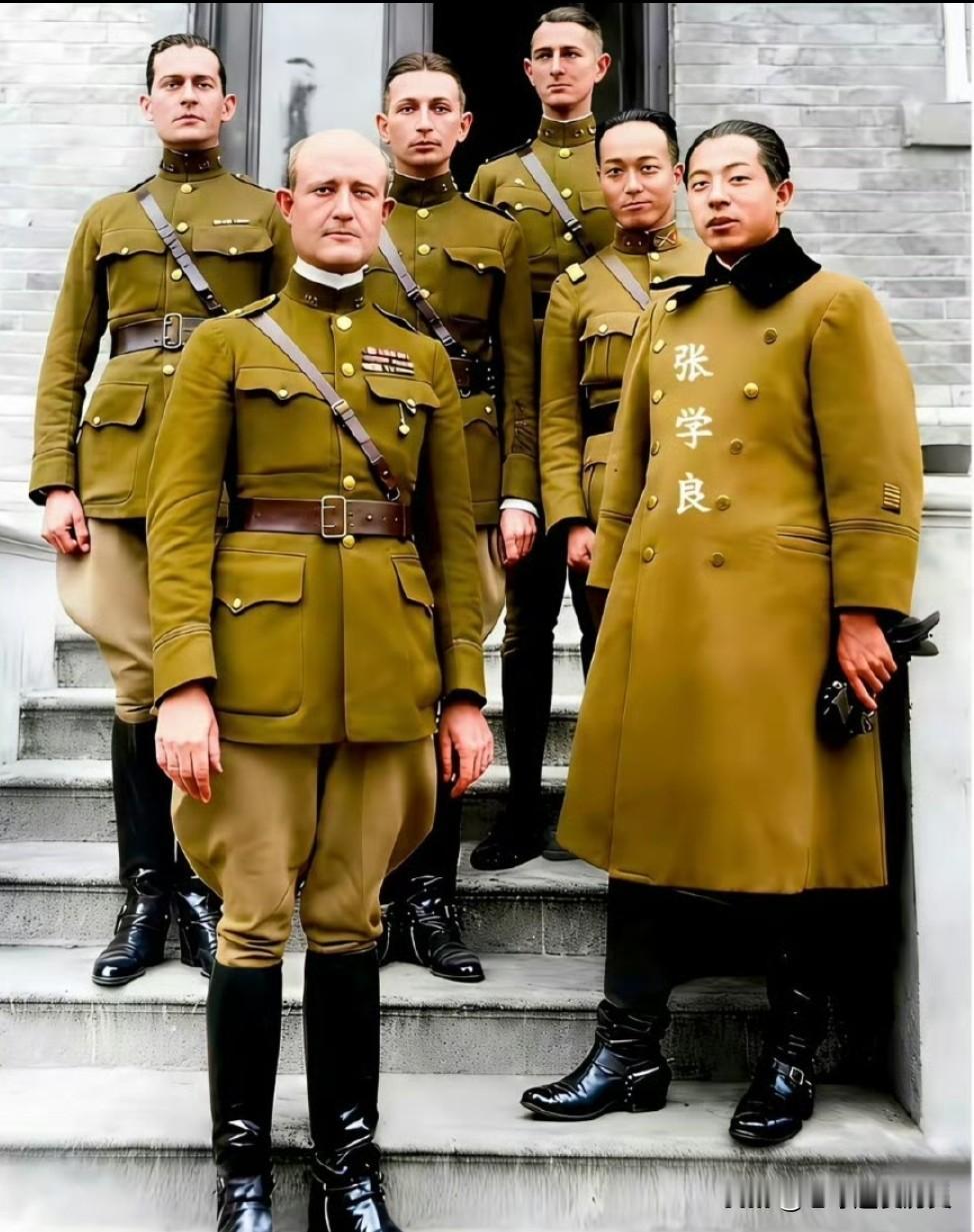 1929年，年仅28岁的张学良前往天津，走访了驻当地的美军第15步兵团。
当时的