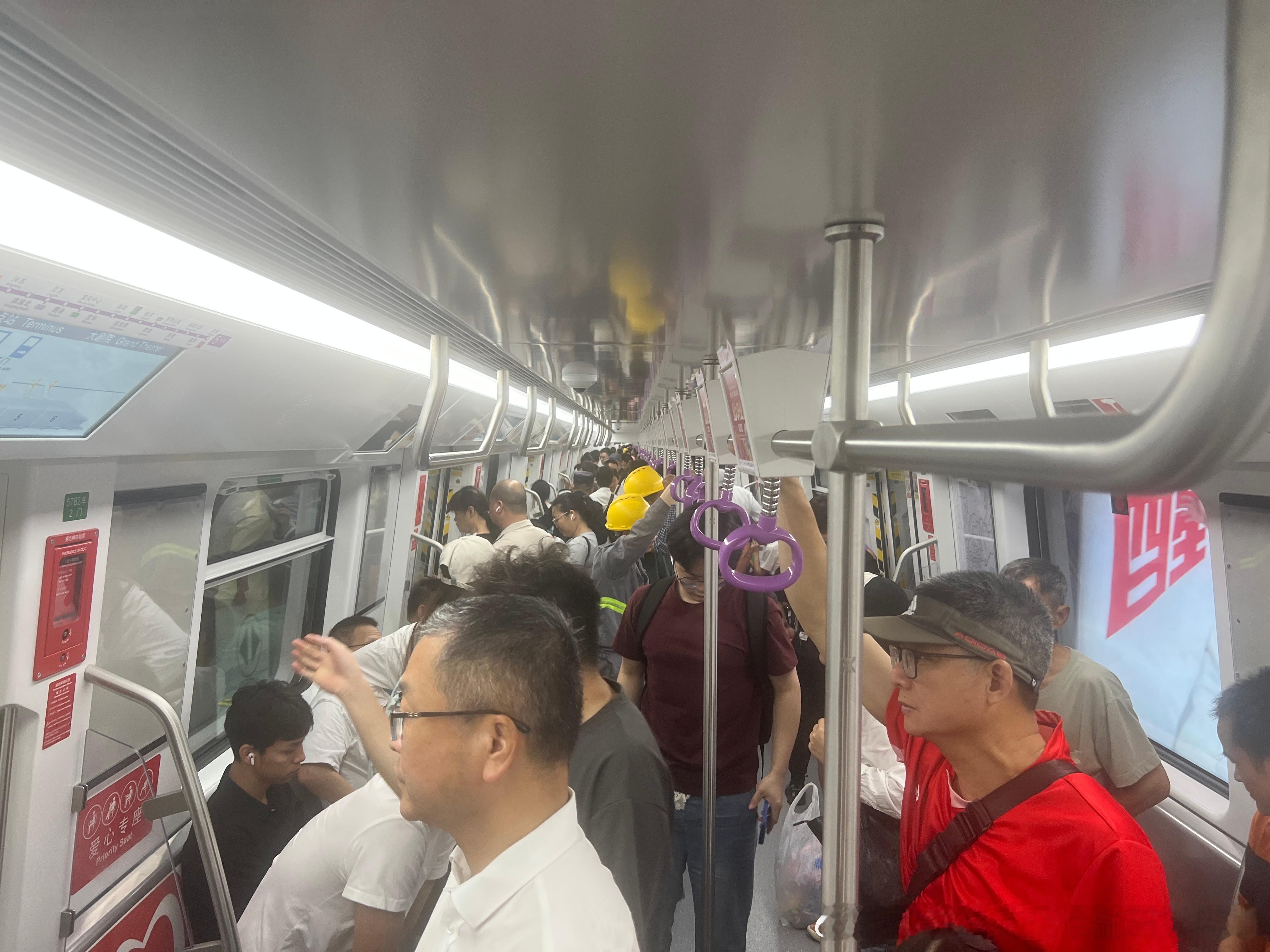 深圳地铁 网友：2026年5月30日（周六）7:15，深圳地铁5号线大剧院方向到