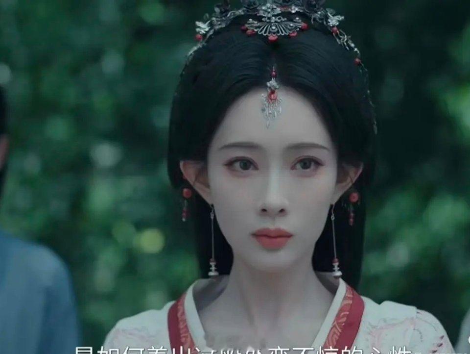 导演的审美真的很重要，孟子义胶原蛋白流失 你就给她加点刘海吧。。。。 