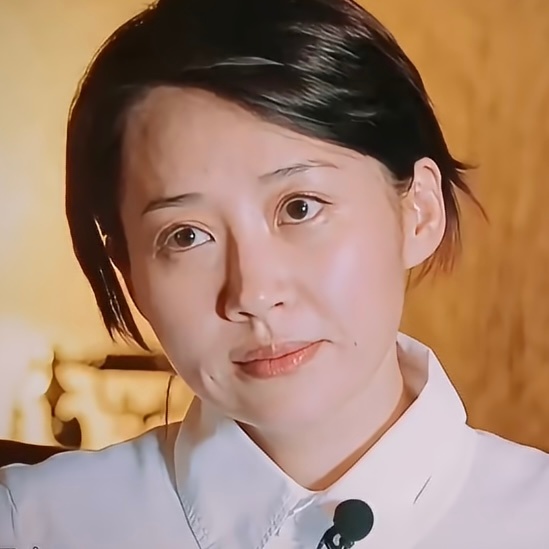 我每天就这样疲惫又真诚地望着这个世界： ​​​