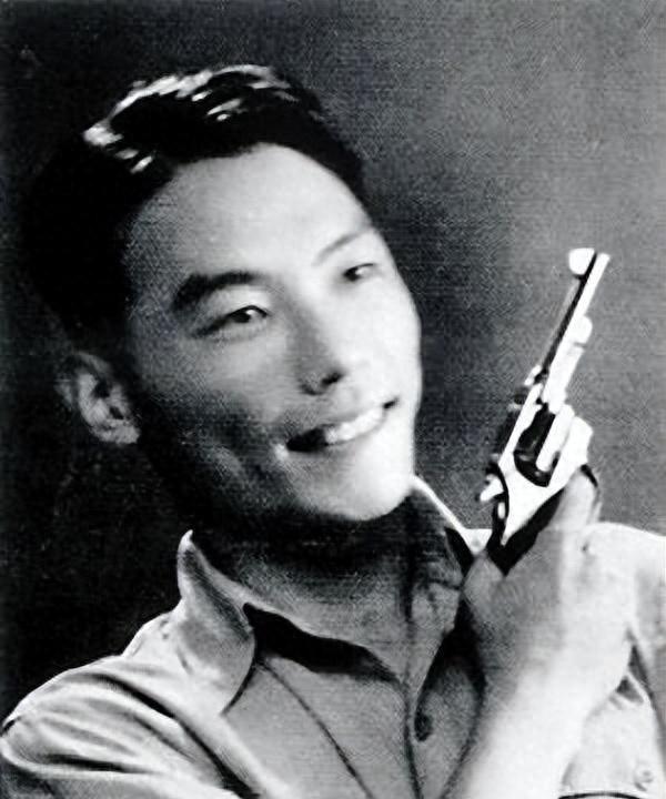 红色特工熊向晖：1943年一举拯救党中央，1976年助推华国锋与叶剑英团结合作的
