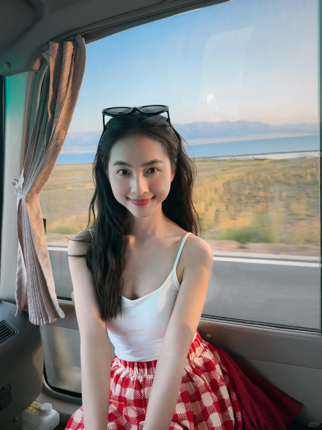 车窗拍照📷｜背后是赛里木湖呀～