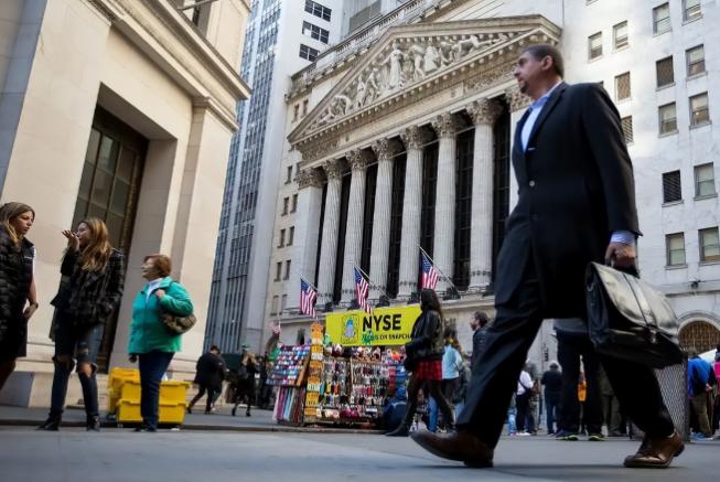 近年来，人才跨国流动成为社会关注的话题。

有人将部分群体赴海外发展简单等同于 