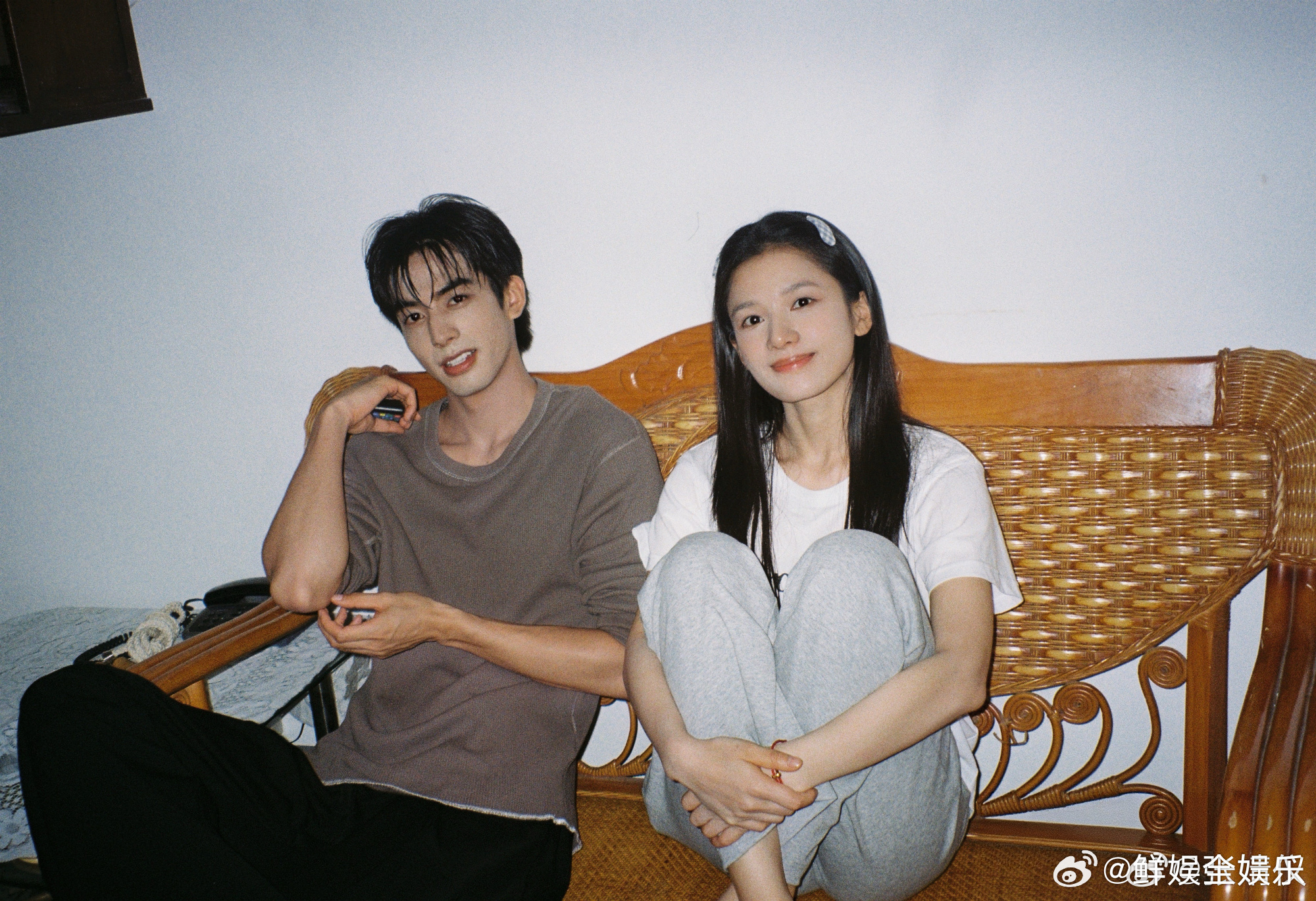 张婧仪发与宋威龙合照张婧仪发了和宋威龙的合照，好耶，多发！张婧仪发和宋威龙合照陈