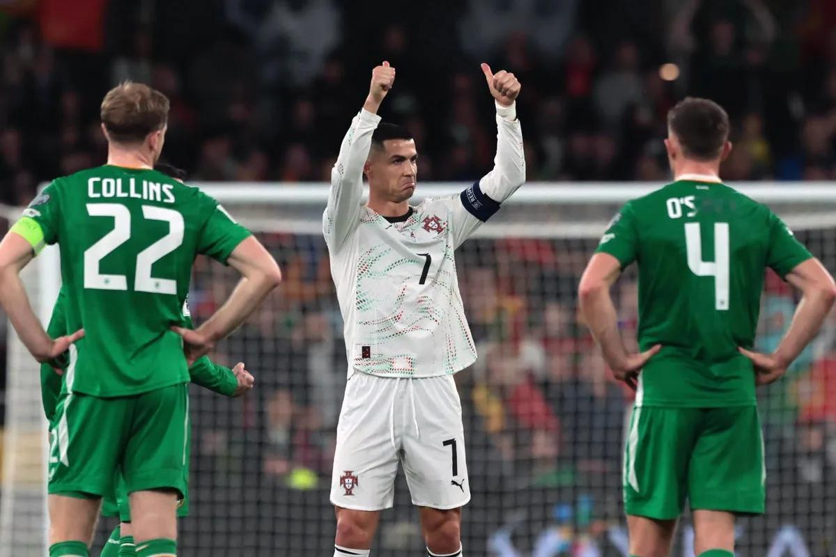 39岁C罗又失控！从肘击到嘲讽，究竟为何频频“上头”？在葡萄牙对阵爱尔兰的关键世