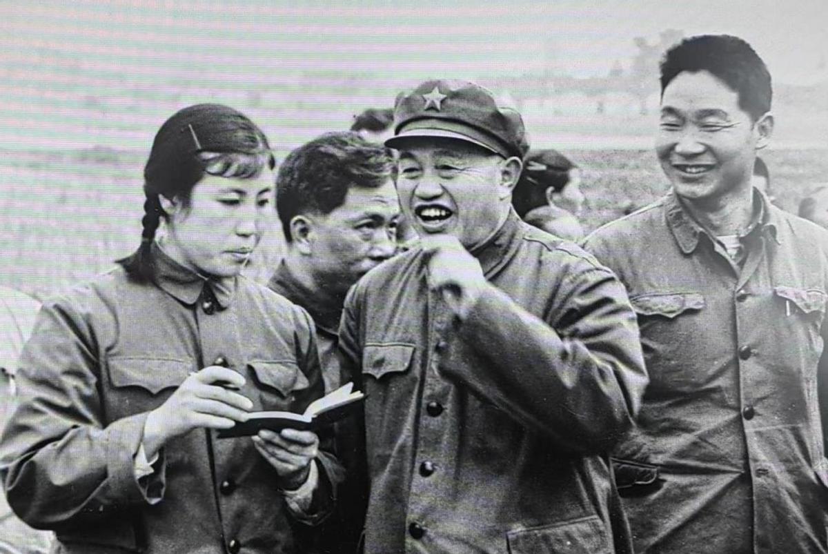 一天挖一立方土，三年变十三年？
皮定均一脚踹进工地，指着负责人鼻子问：“你两个儿