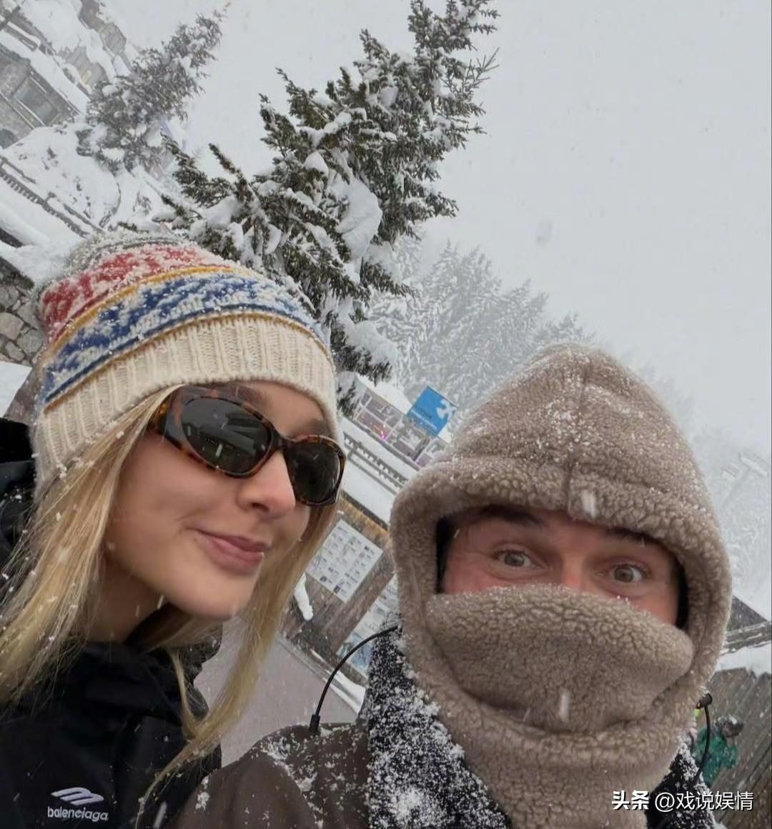 贝克汉姆与小七周末一同滑雪！
3月9日，贝克汉姆分享了一组和女儿小七共度周末的近