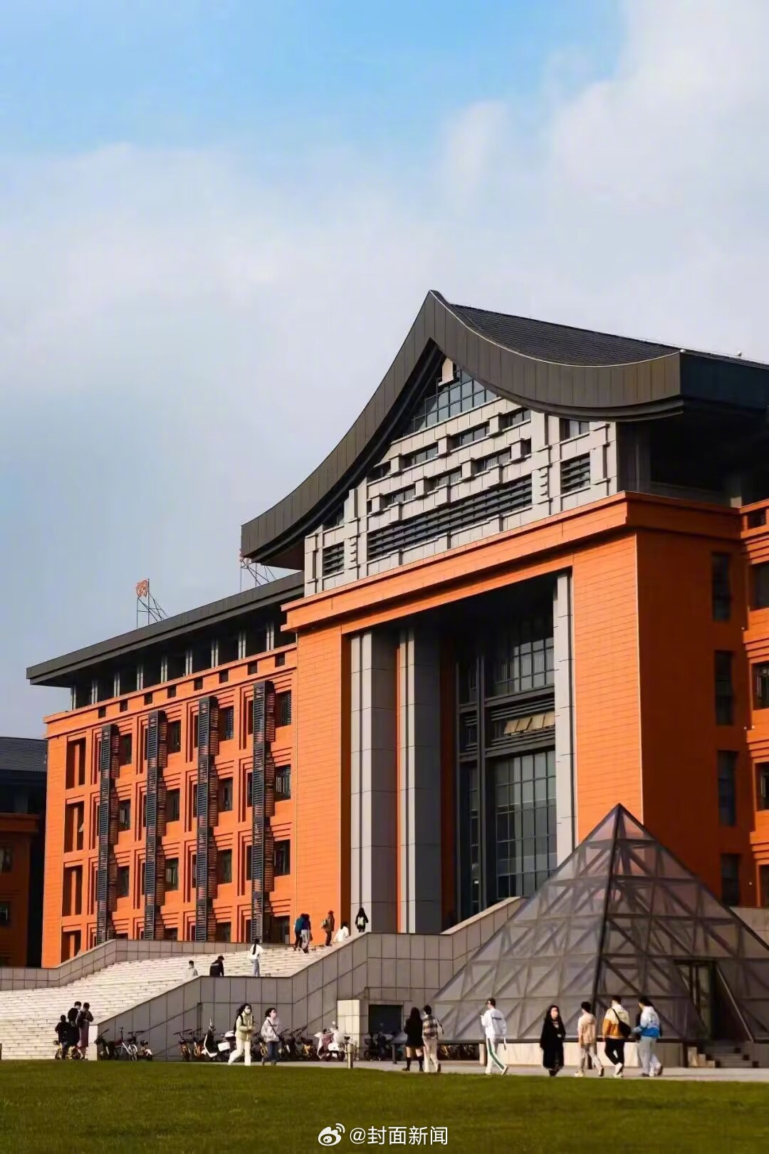 【在锦城和院士一道工作学习 大四就被央企选走】你见过80岁的“年轻人”吗？他就是