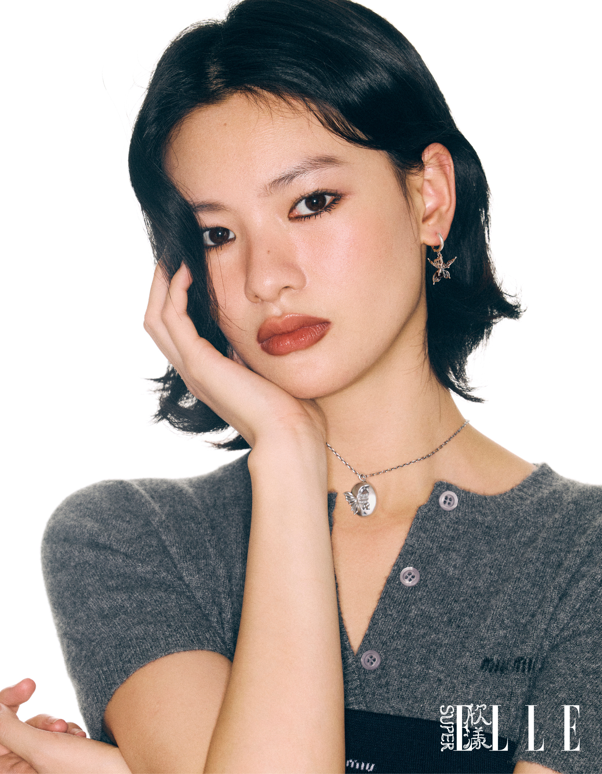 邱天的时尚感知力真的超棒！复古造型既经典又时髦，高饱和妆容衬得她更有辨识度，太可