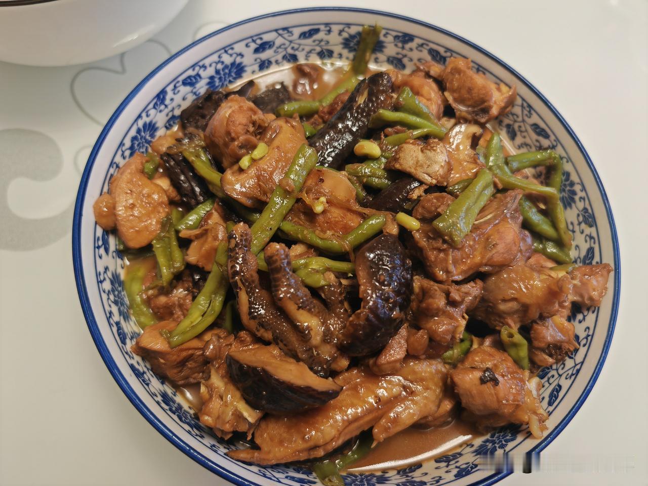 [微风]炖鸡肉
[微风]拌豆腐
[微风]西红柿汤
主食南瓜二米饭
几天的清淡饮食
