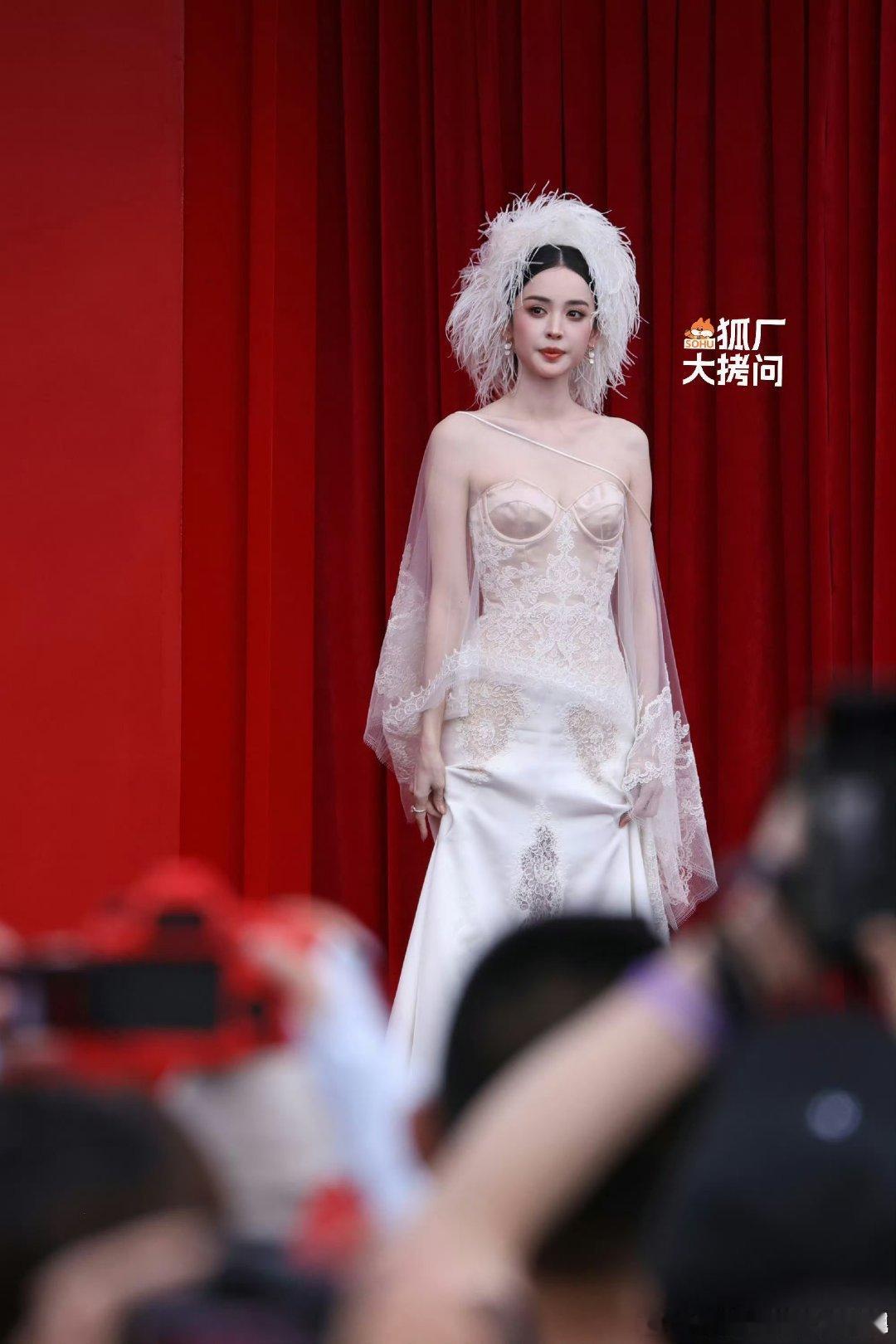 时尚芭莎红毯生图汇总: 李一桐、娜扎、刘雨昕、何与、王星越、章若楠、李昀锐 、曾
