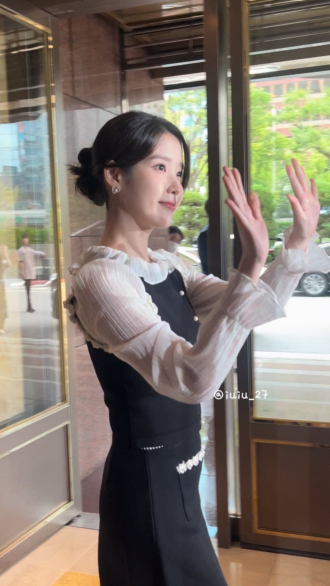 250828 IU出席2025年第7届Newsis韩流博览会饭拍生图cr.iui
