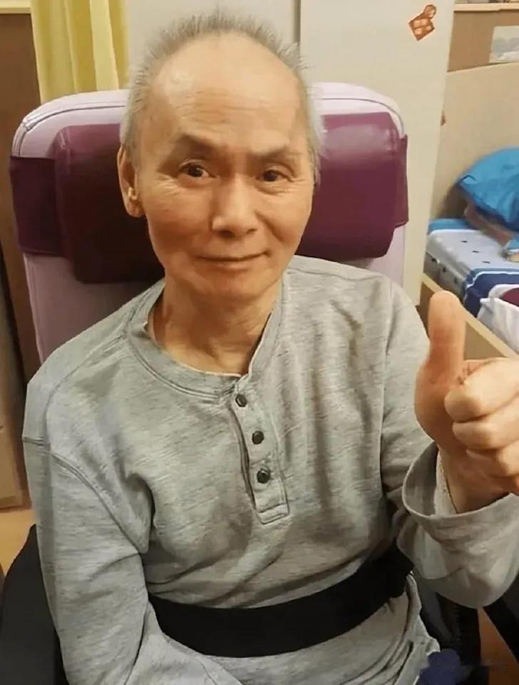 68岁的刘家辉，
看起来精神不错啊……
香港好些老艺人，
真是晚年凄惨啊！！！