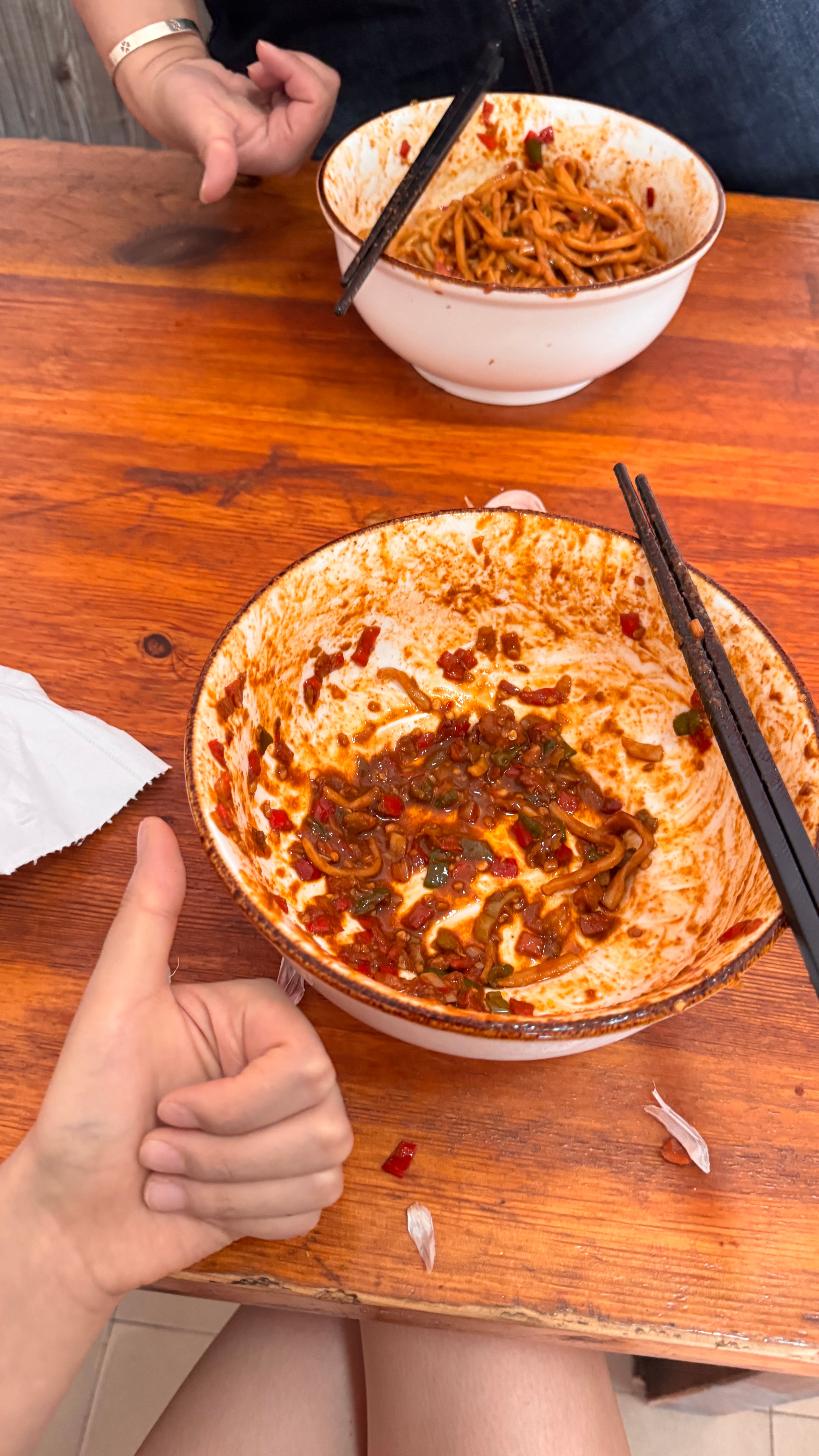 一小份等于两小份量太夯了超级好吃 就是到现在为止我的胃要爆炸了8点吃的菜夹馍 1