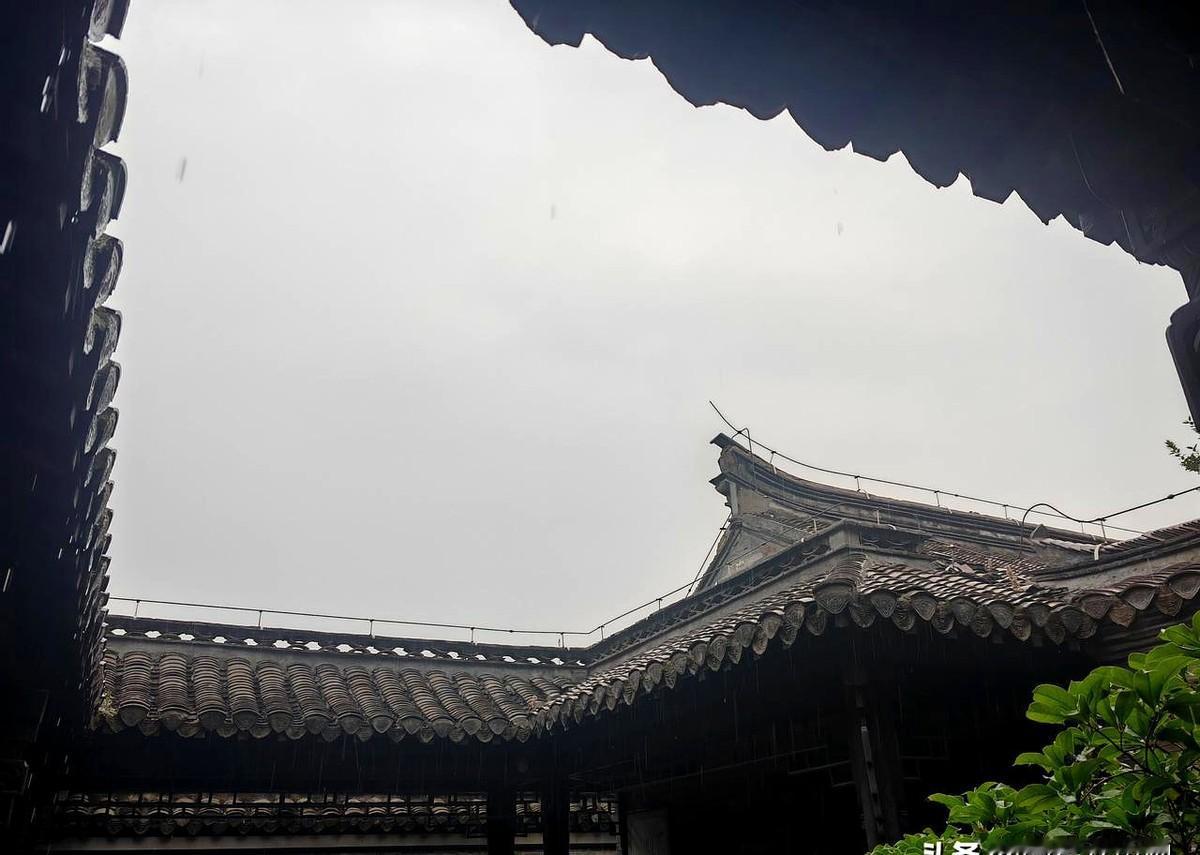 发现一个有意思的现象，那就是买燃油车的人，不论你怎么吹嘘电动汽车，他都不会买，甚