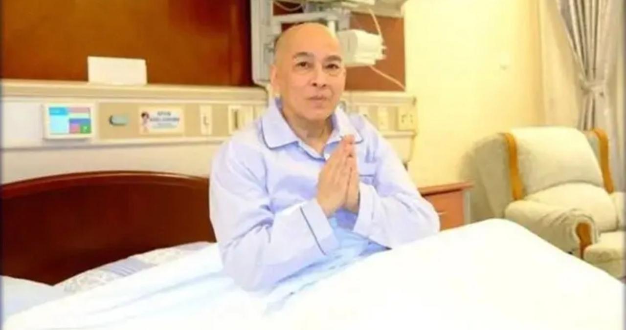 最近不少人都在嘀咕一个事：

柬埔寨国王西哈莫尼，放着本国的医院不用，非要大老远