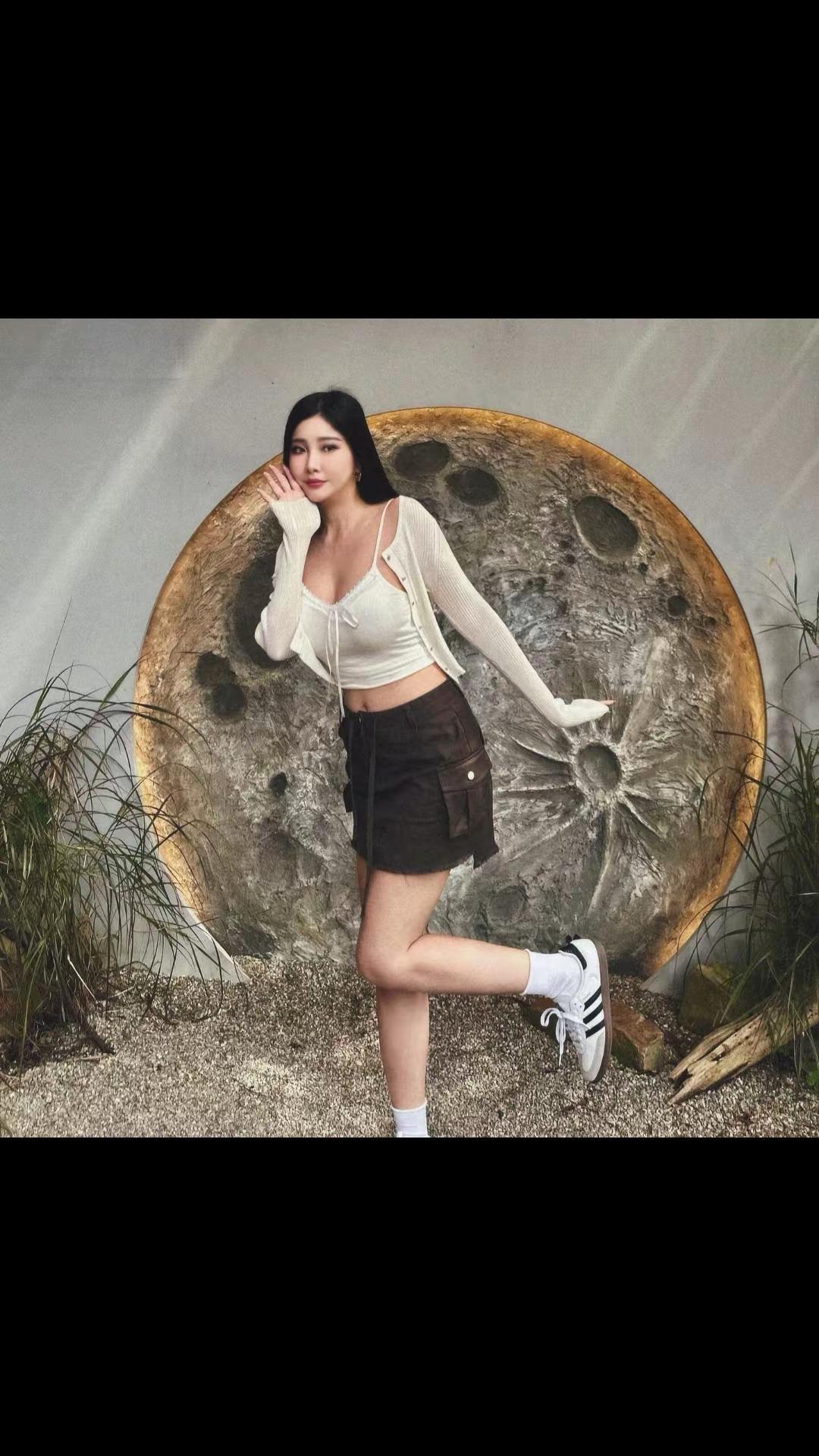 蜜桃女孩 极品美女 魔鬼身材 这样的身材打几分 细腰