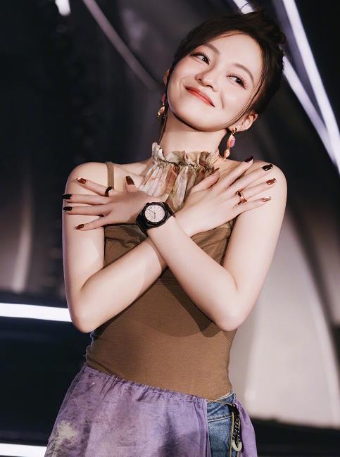 张韶涵演唱会突发心脏不适张韶涵因心脏病找母亲要医疗费未果 张韶涵演唱会上，姐姐因