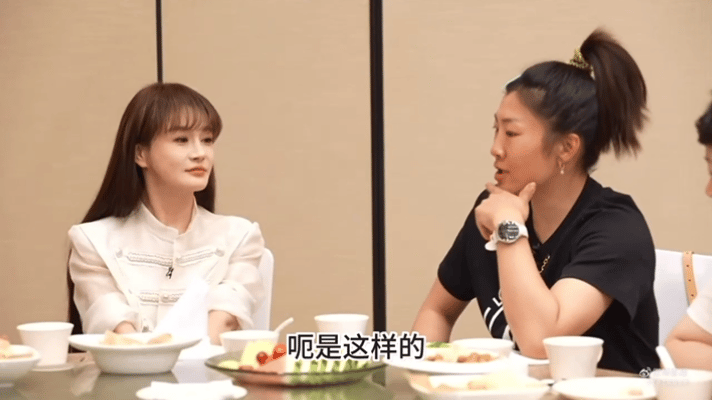 徐梦桃向冉莹颖打听轩轩恋爱近况冉莹颖回应轩轩恋爱近况《姐姐当家2》直播花絮趣味满