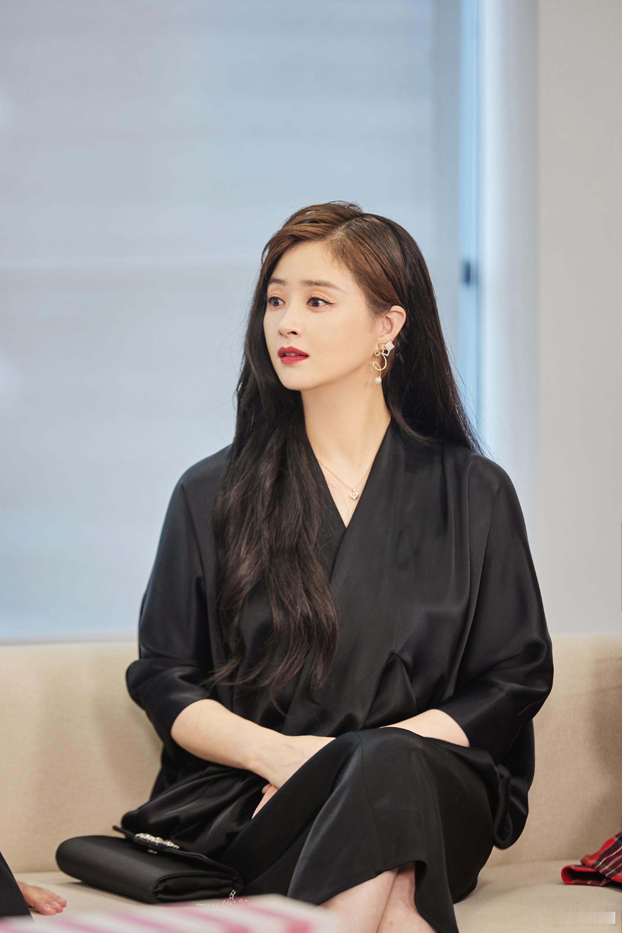 蒋欣素颜彩排  姐以后真的不用化妆了，素素的美的无敌了[悲伤] 