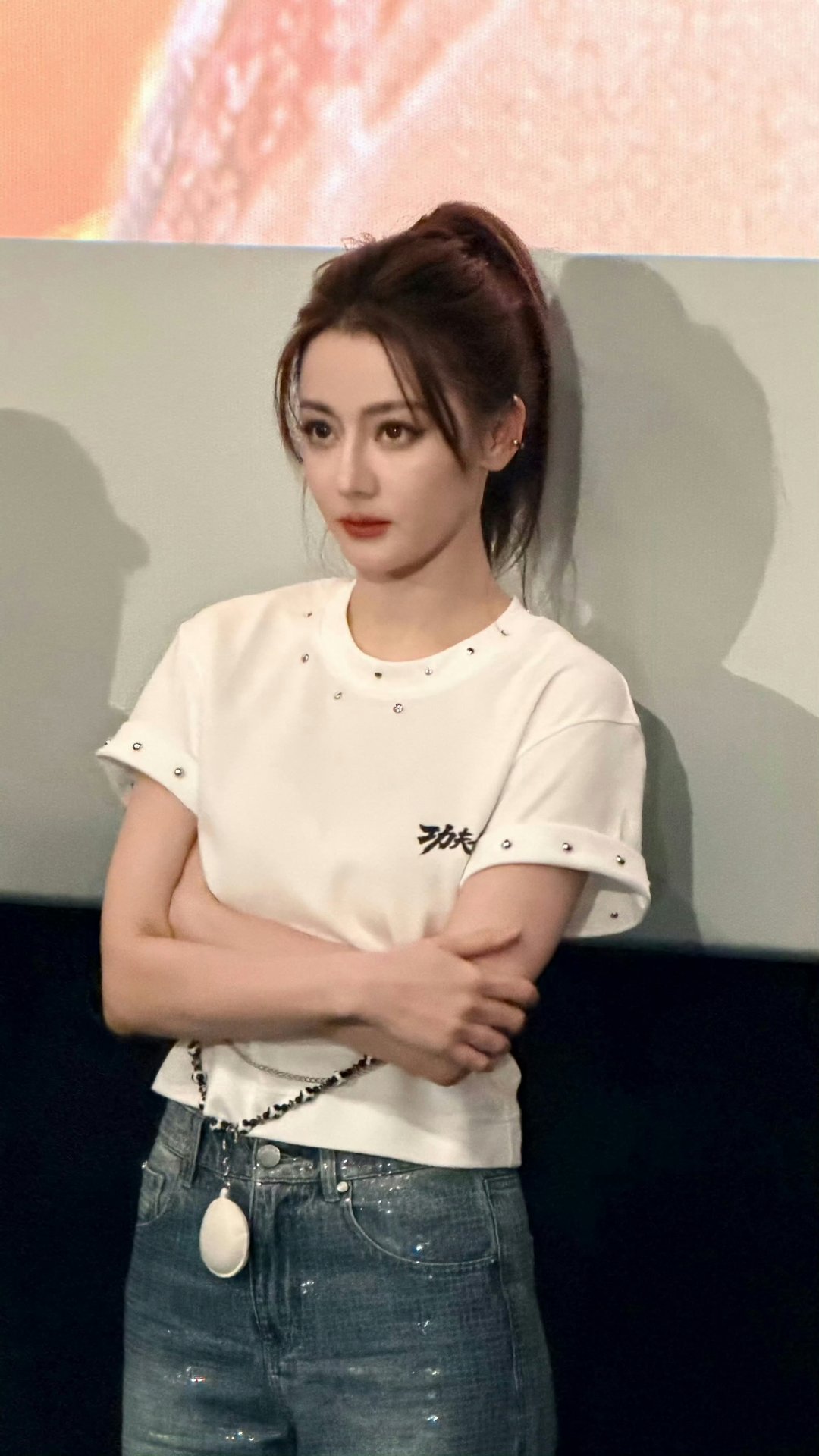 啊啊啊啊啊迪丽热巴这个侧脸真的无敌了！！浓眉大眼具象化了！迪丽热巴侧脸无敌了迪丽