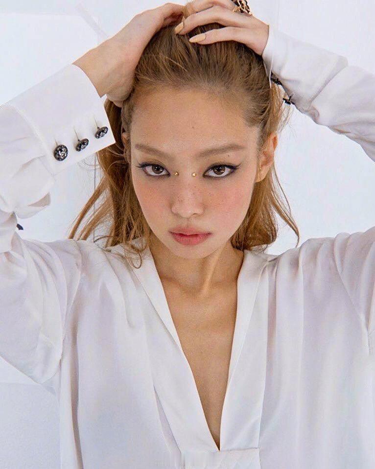 Jennie真的超适合烟熏妆