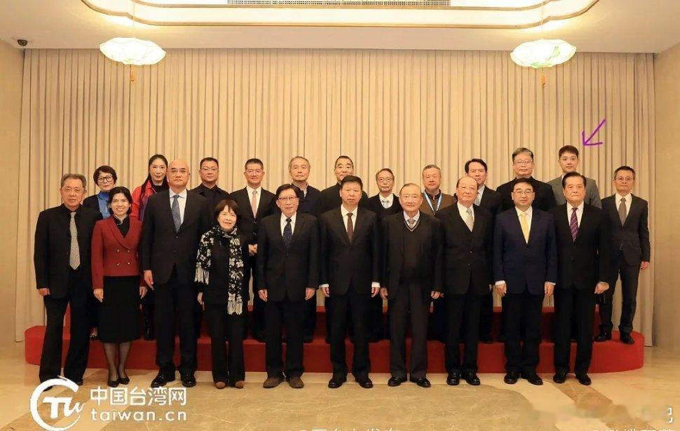 刷到这个，当初赖冠霖退圈换赛道，他是真有门路啊 ​​​