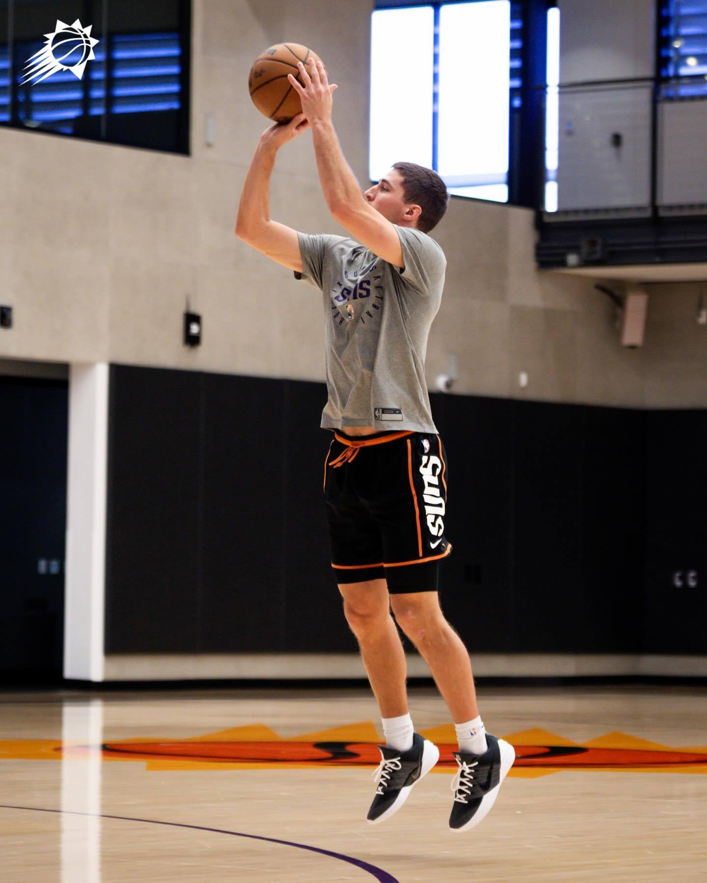 备战中... 💪记得11点来打卡！菲尼克斯太阳 ｜旭日东升