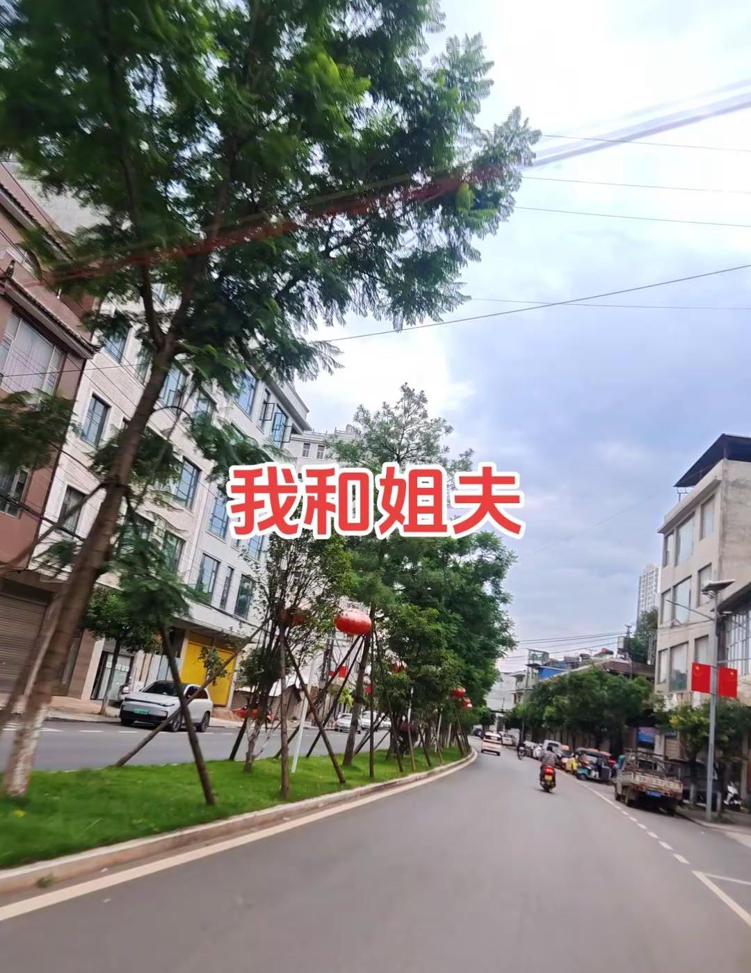 中国女团世乒赛1-2绝境翻盘:孙颖莎连砍两分，王曼昱决胜局救赎，中国女团惊险夺冠