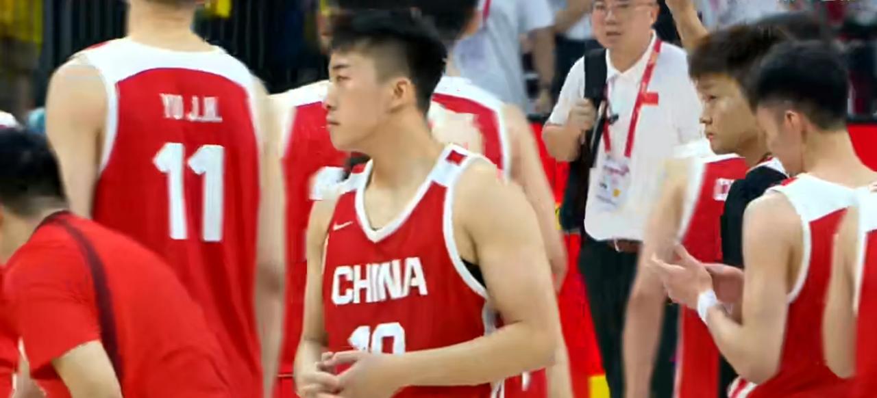 王俊杰这颗19岁的新星终于在国家队爆发了，可喜可贺。
7月25日晚间，在中国男篮