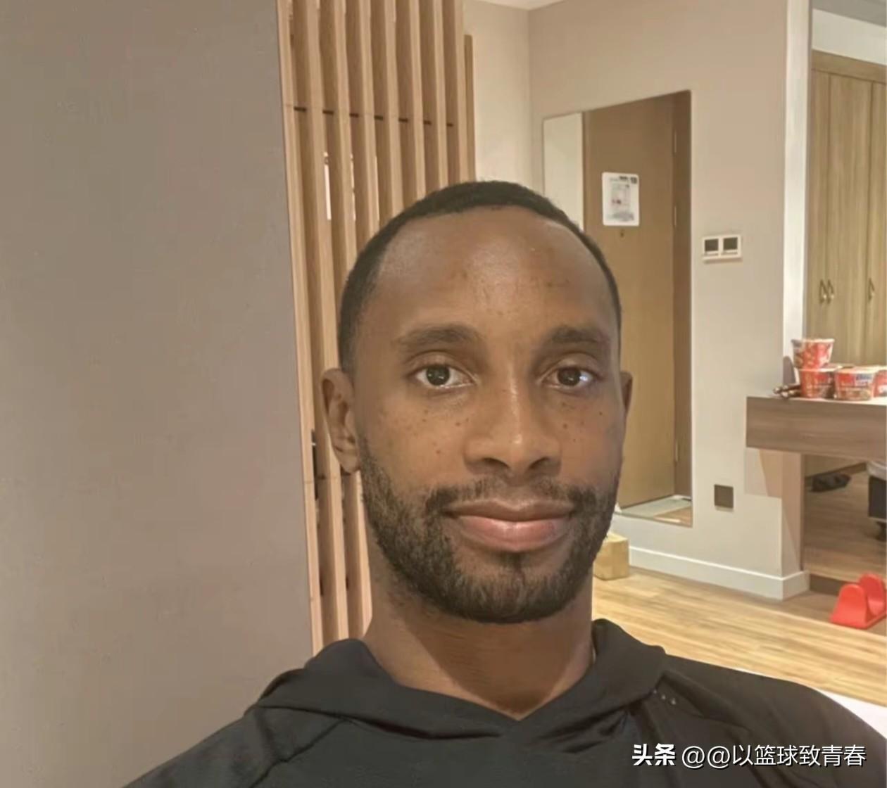 凯尔.弗格:回应重返CBA加盟广东宏远:

非常开心与激动！首先感谢宏远俱乐部对