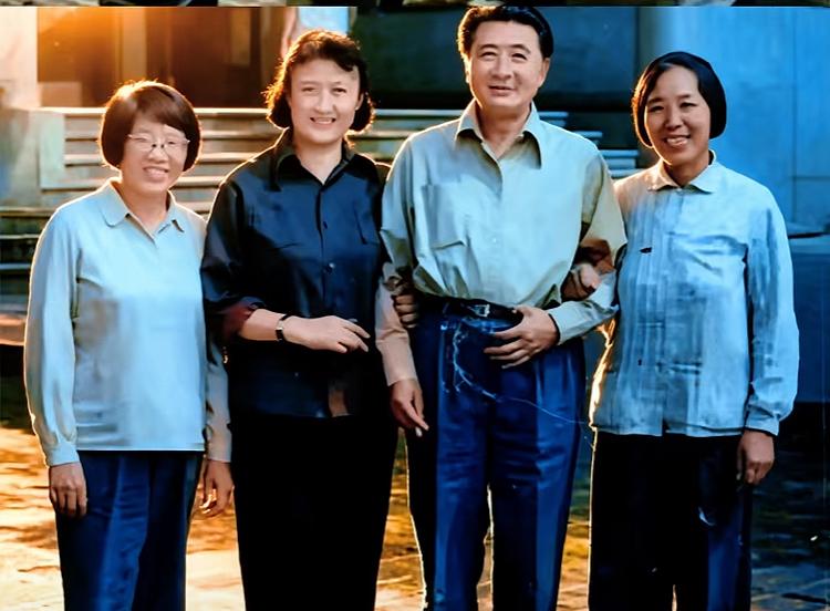 赵丹黄宗英夫妇与友人