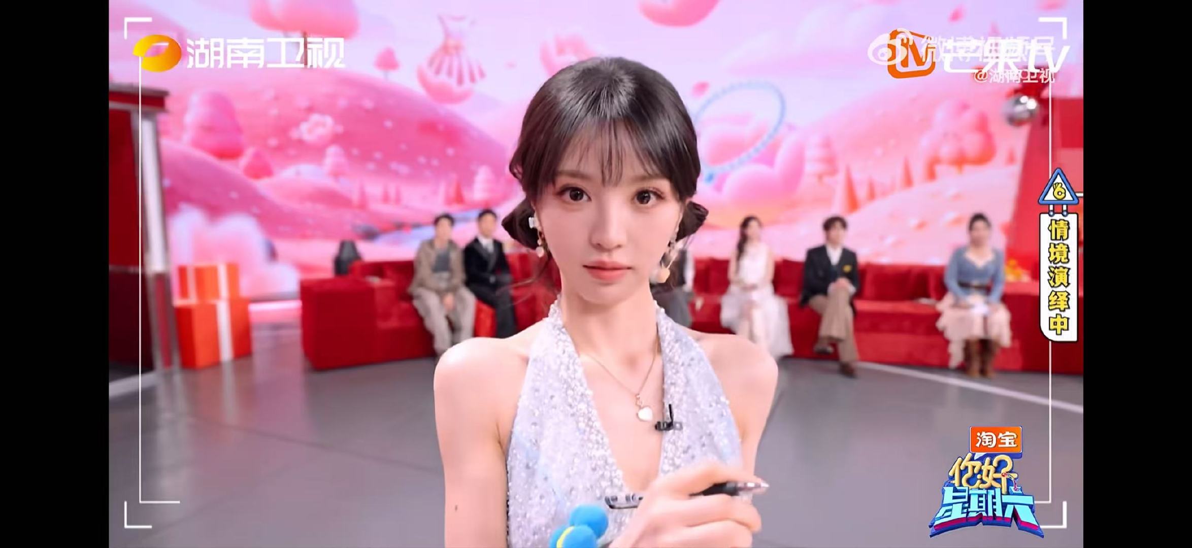 张凌赫田曦薇怼脸对视这一下第一视角嗑到了张凌赫田曦薇你好星期六这波第一视角太犯规