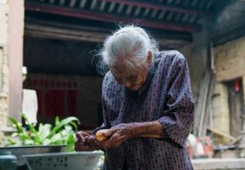“无儿无女，竟遭‘吃绝户’！”香港一位93岁独居婆婆栖身公屋，她人生最后7分钟，